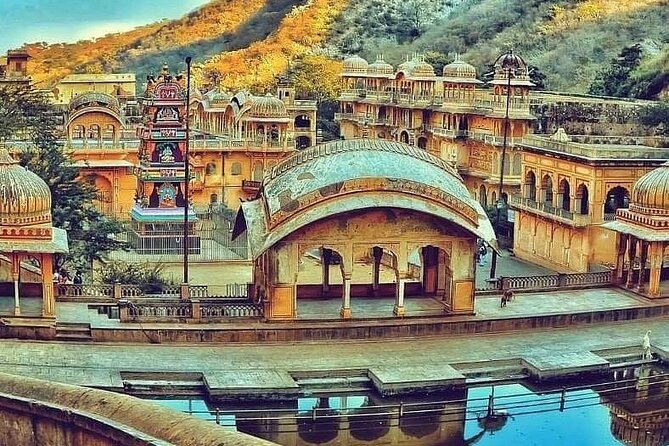 2-Day Jaipur Forts Palaces and Temples Tour - Evening Old City glow: Hawa Mahal, Albert Hall, and Isarlat at night