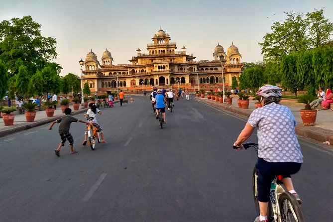 3-Hour Morning Bike Tour of Jaipur - Temple moments and palace views without monument-stuck time