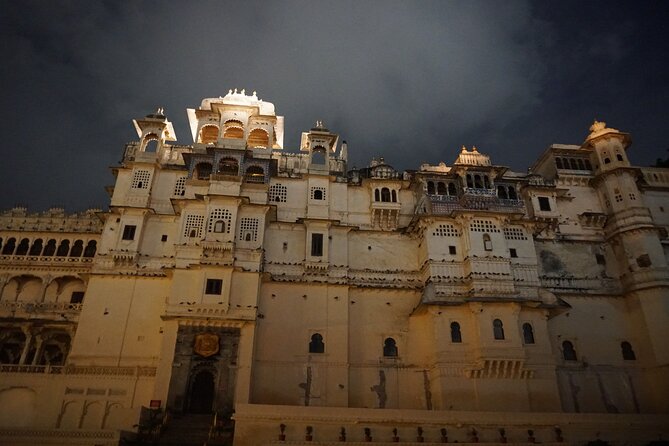 4 Days Guided Jaipur, Ranthambore Tigers & Udaipur Tour With Safari & Hotels - Hotels and meals: where this tour quietly earns its value