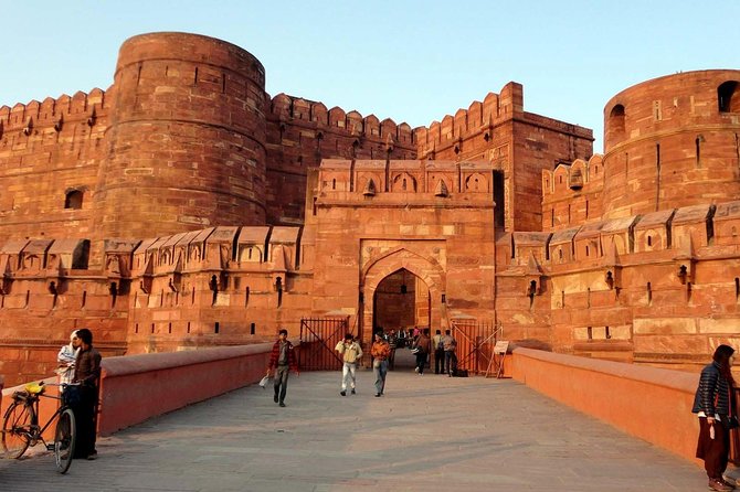 Affordable transfer from Jaipur to Agra via Fatehpur Sikri - The value of a stop in Fatehpur Sikri (and what 4 hours really means)