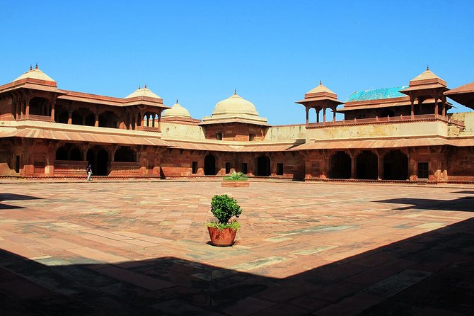 Affordable transfer from Jaipur to Agra via Fatehpur Sikri - Car comfort, luggage space, and the real private-transfer risk