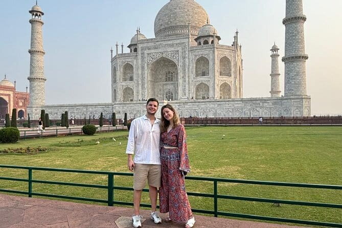 All Inclusive Private Taj Mahal & Agra Tour from Delhi by Car - The private guide: more than explanations, it’s better seeing