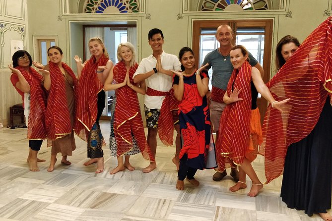 Bollywood Dance Class - Groove and shake on Hindi Movie hits ! - Costumes, Music, and Photo Souvenirs: Why This Is Better Value Than It Looks