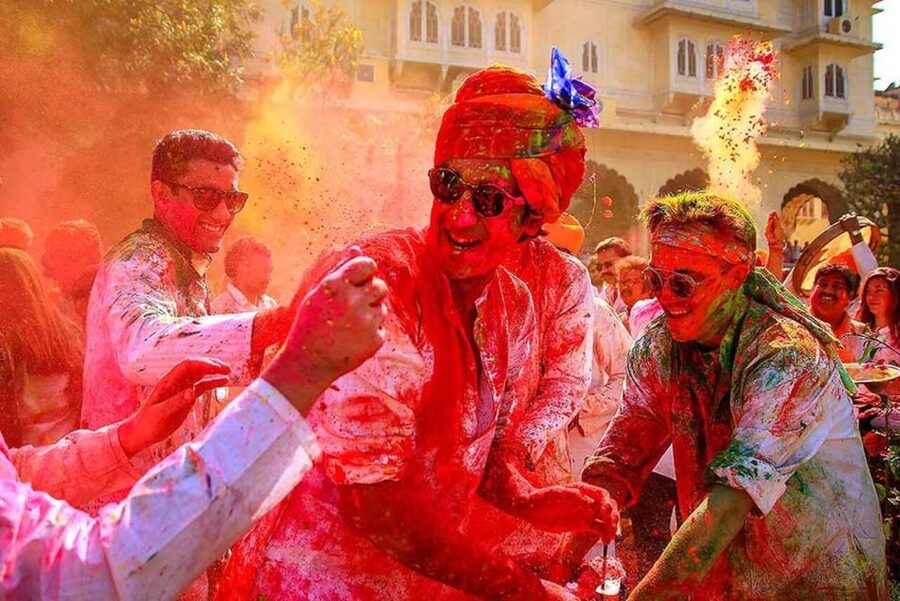 Celebrate Holi with Locals in Jaipur - Dress code in Jaipur: traditional attire is the right call