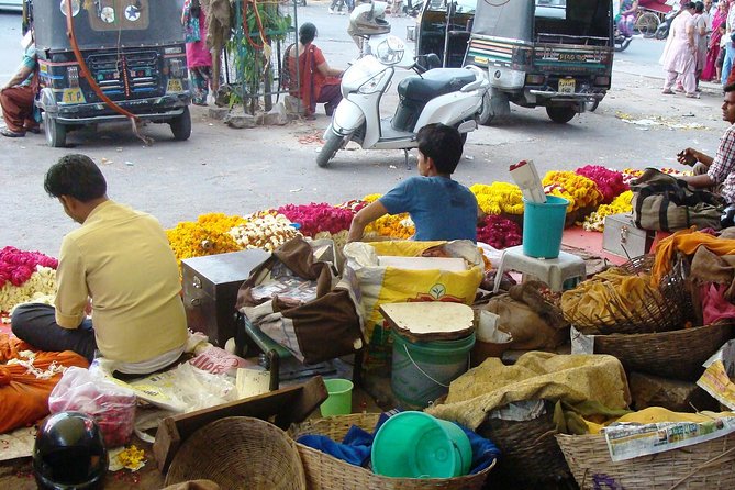 Cycle Through Jaipur's Charm - Cuisine|Heritage|Temple(Awarded) - Golcha Cinema: Chai in Clay Pots and a Local Snack Tasting