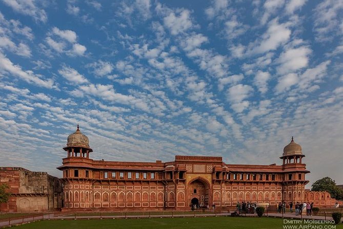 Day Tour Taj Mahal By Car - The long road to Agra: why the car day works