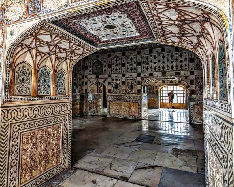 Feel Jaipur Like a Local with Guide & Old City Heritage Walk - Price and logistics: what $8 really means for your day