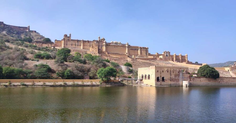 From Delhi: Private Jaipur & Amber Fort Guided Tour by Car - Hawa Mahal: 900+ windows and the best quick-photo mindset
