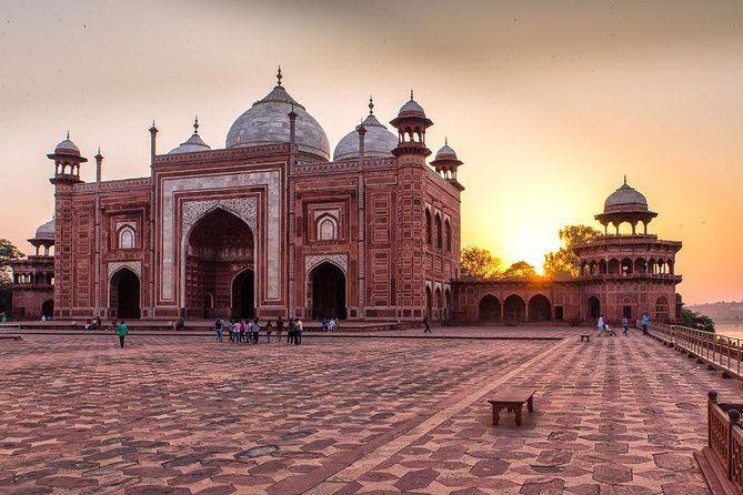 From Jaipur Private Taj Mahal & Agra Fort Day tour with Transfers - Guide experience: Naresh’s style is what makes the day feel easy