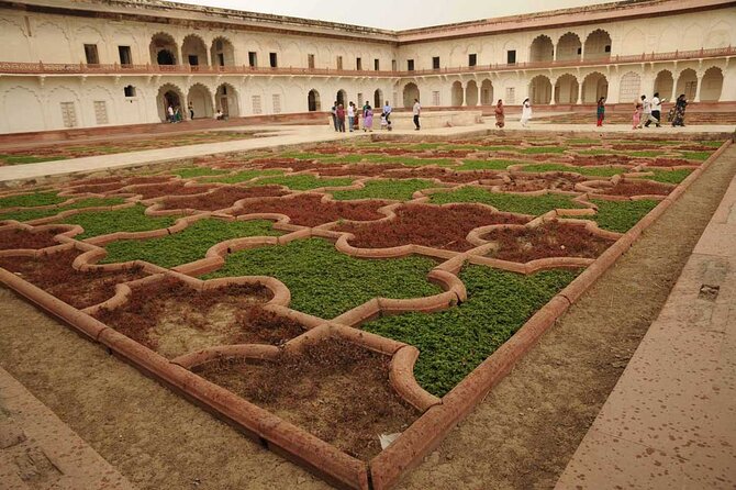 From Jaipur: Same Day Guided Taj Mahal, Agra Fort & Fatehpur Sikri Private Tour - Agra Fort: more than a postcard wall