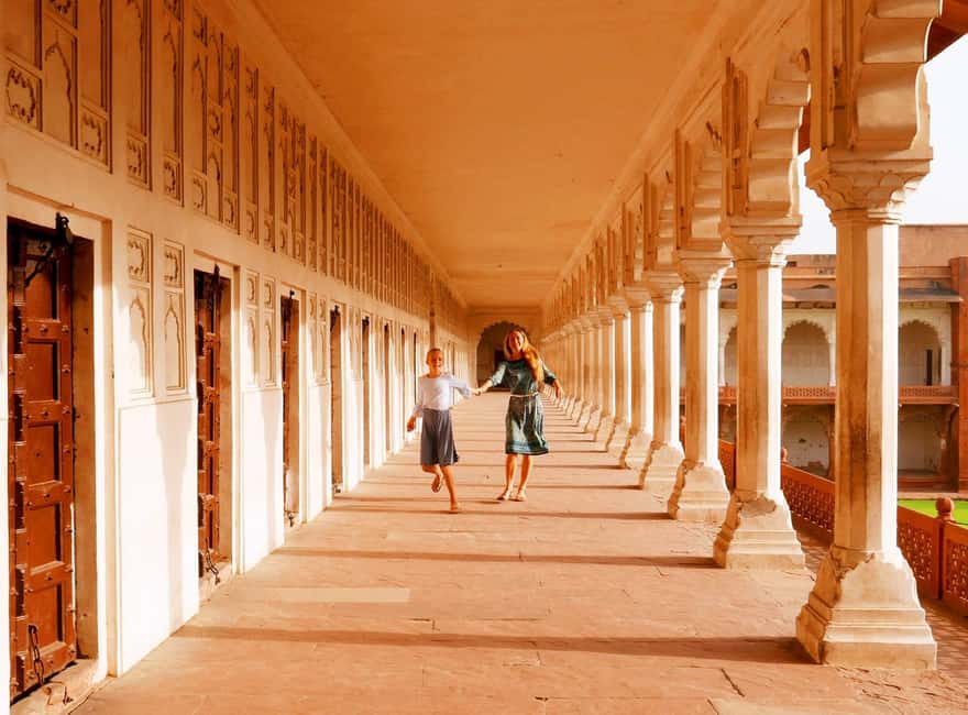 From Jaipur: Same Day Taj Mahal Tour with Fatehpur Sikri - Agra Fort Red Fort: fortress views and power shifts