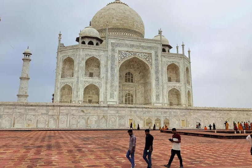 From Jaipur: Taj Mahal, Agra Fort, Baby Taj Day Trip by Car - Agra Fort in one hour: what you’ll actually get