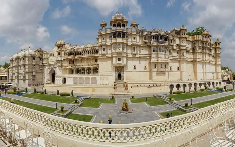 From New Delhi: Jaipur Day Trip by Train or Car - Guides and Transportation Details That Make the Day Feel Easy