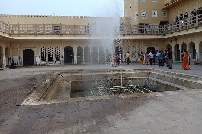 Full-Day Jaipur City Sightseeing Private Tour - Stop 4: Royal Gaitor Tumbas for carvings and quieter atmosphere