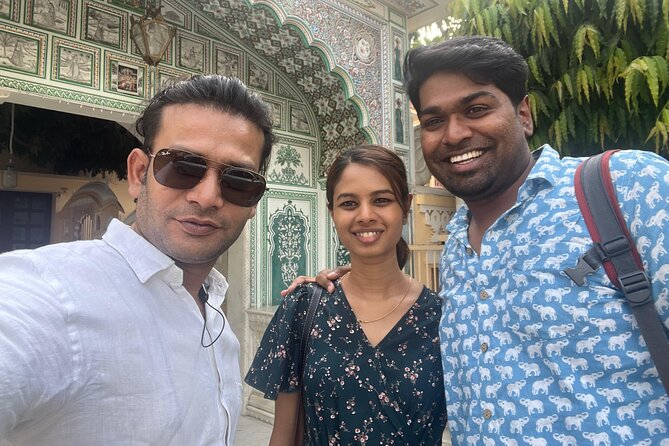 Full-Day Jaipur City Tour with Guide - Royal Gaitor Tumbas and the nice reset between big monuments