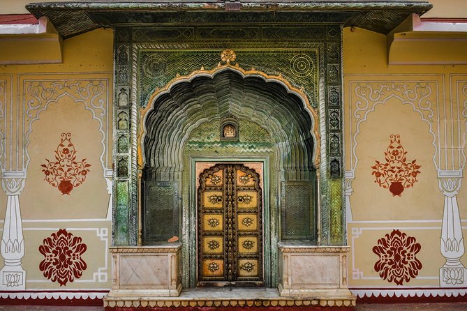 Full-day Jaipur Private Sightseeing Tour by Car with Guide - Stop 4: Hawa Mahal for the façade everyone recognizes