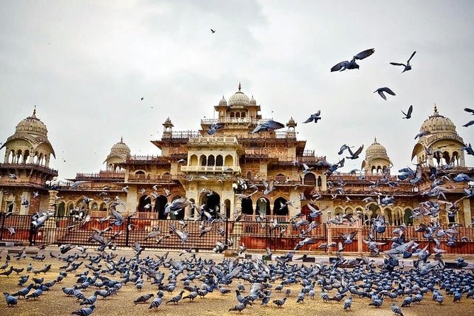 Full-Day Private Tour Heritage of Jaipur with Amber Fort - Hawa Mahal: The Iconic Facade Stop (With Real Street Context)