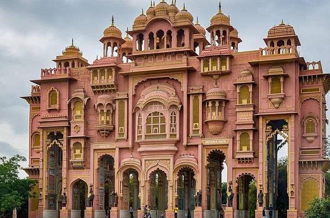Full Day Sightseeing Jaipur Tour by Car With Guide Include Lunch - Monkey Temple: Hanuman devotion and a little chaos you can manage