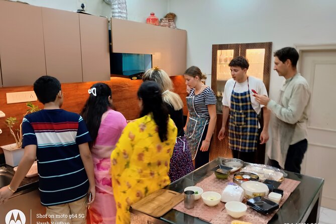 Guided City Tour + Cooking Class & Dinner - City Palace of Jaipur: Mughal-Rajasthani power in the Pink City core
