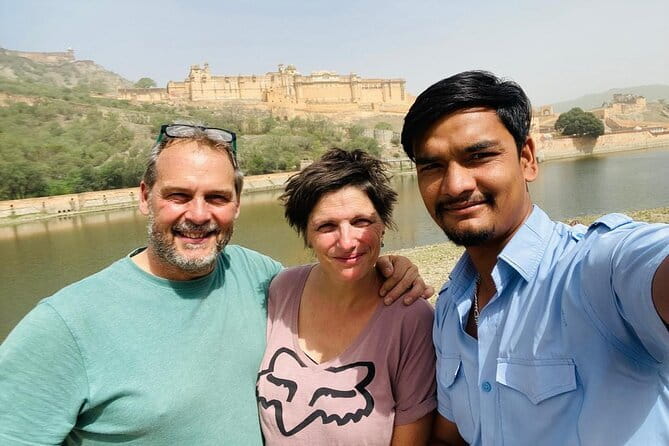 Guided Jaipur City Tour with Sunset - Royal Gaitor Tumbas: Quiet Stone, Strong Craft