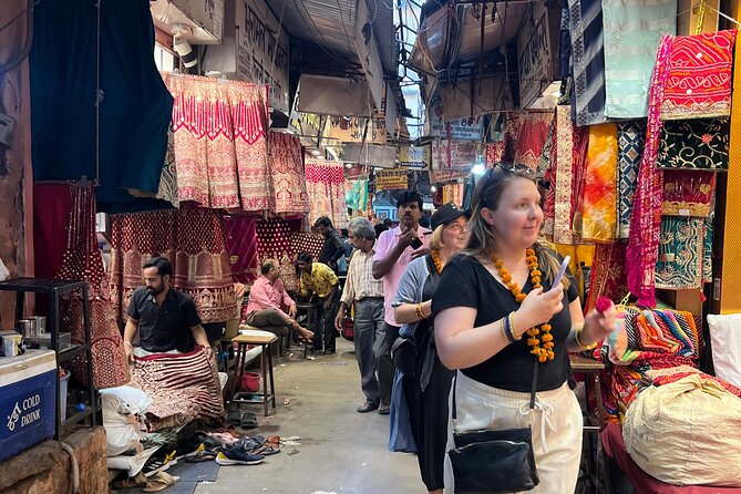 Guided Jaipur Heritage & Food Walk with Shopping - Pickup, Private Transport, and How the Walk Moves