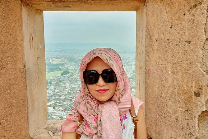 Guided Nahargarh Bicycle Tour with Food Tasting - Stop 2: Govind Dev Ji Temple, laughing yoga, then aarti and darshan