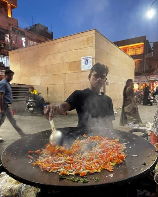 Heritage Walk & Street Food Tasting in Jaipur - Thatheras Metal Beatters, Community Wells, and Bangle Work With Sealing Wax