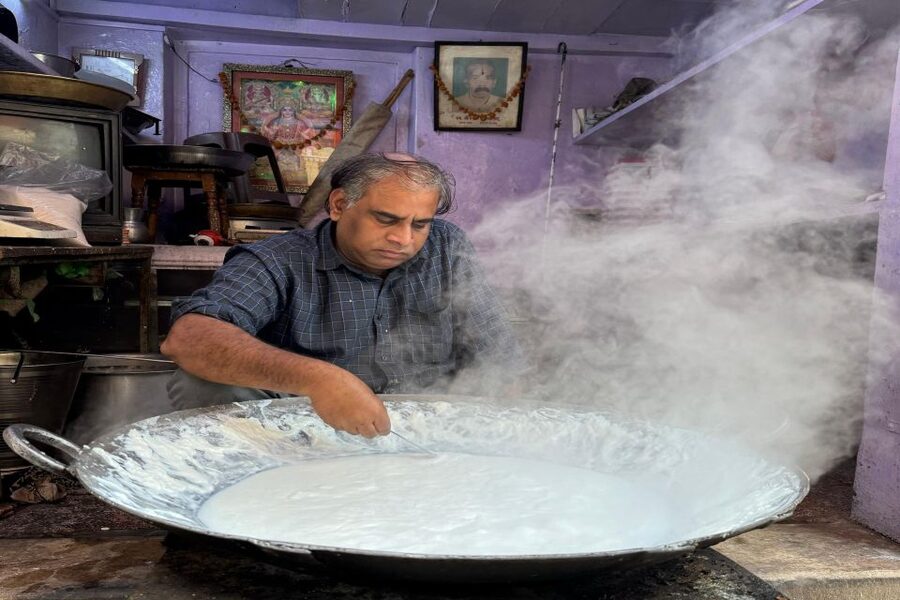 Heritage Walk & Street Food Tasting in Jaipur - Where the Walk Ends: Chhoti Chopad and a Full Stomach