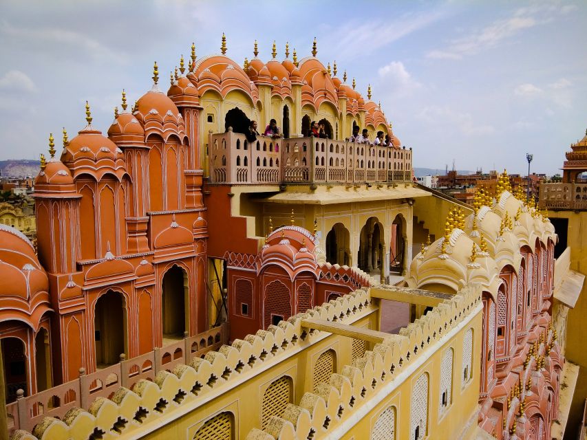 Jaipur: 2-Hour Cultural Walking Tour - From historic lanes to royal-priest pathways