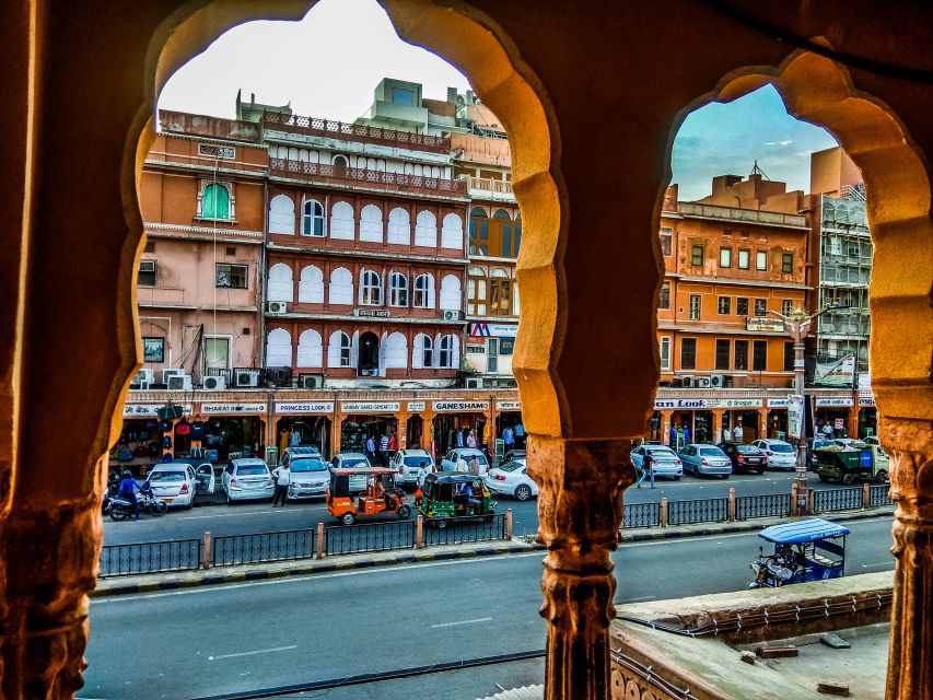 Jaipur: 2-Hour Cultural Walking Tour - Sword shop and a 150-year-old working camera: living heritage in plain view