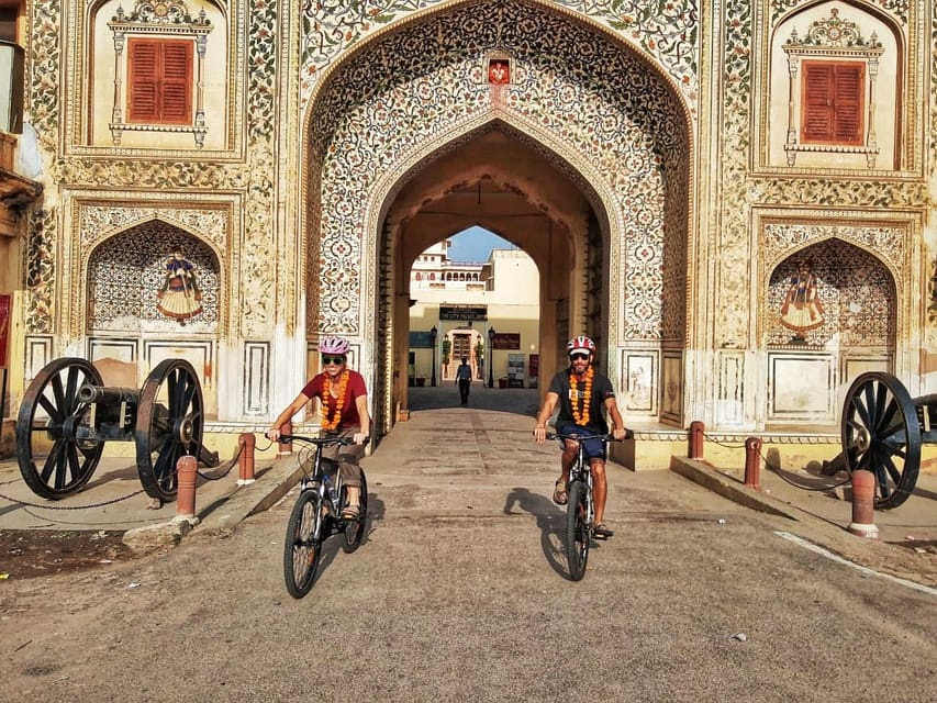 Jaipur: 3-Hour Morning Bike Tour of Jaipur Old City - Bikes, helmets, and the support vehicle system