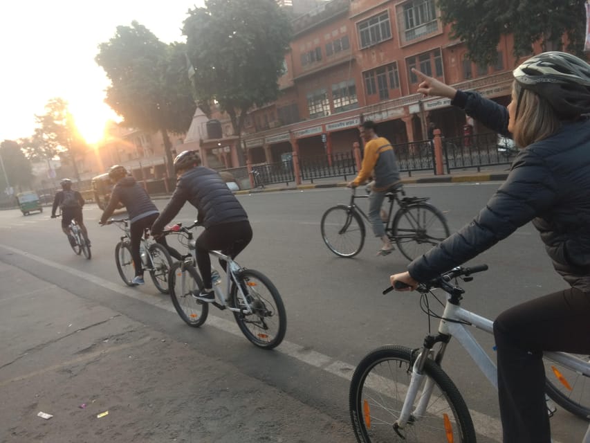 Jaipur: 3-Hour Morning Bike Tour of Jaipur Old City - Krishna temple ceremony (Govind Dev Ji): the spiritual center of the morning
