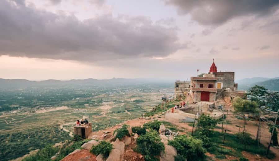 Jaipur: Ajmer & Pushkar Day Trip with Lunch & Camel ride - Getting there from Jaipur: road time and Aravalli views