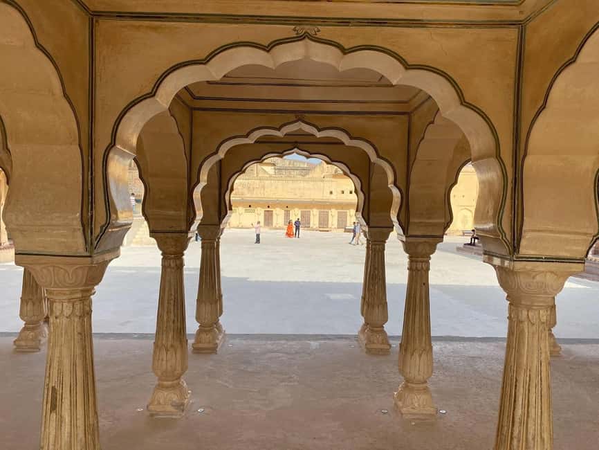 Jaipur: Amber Fort Guided Tour and Entry Ticket - Defense mechanisms and water channels you can actually picture