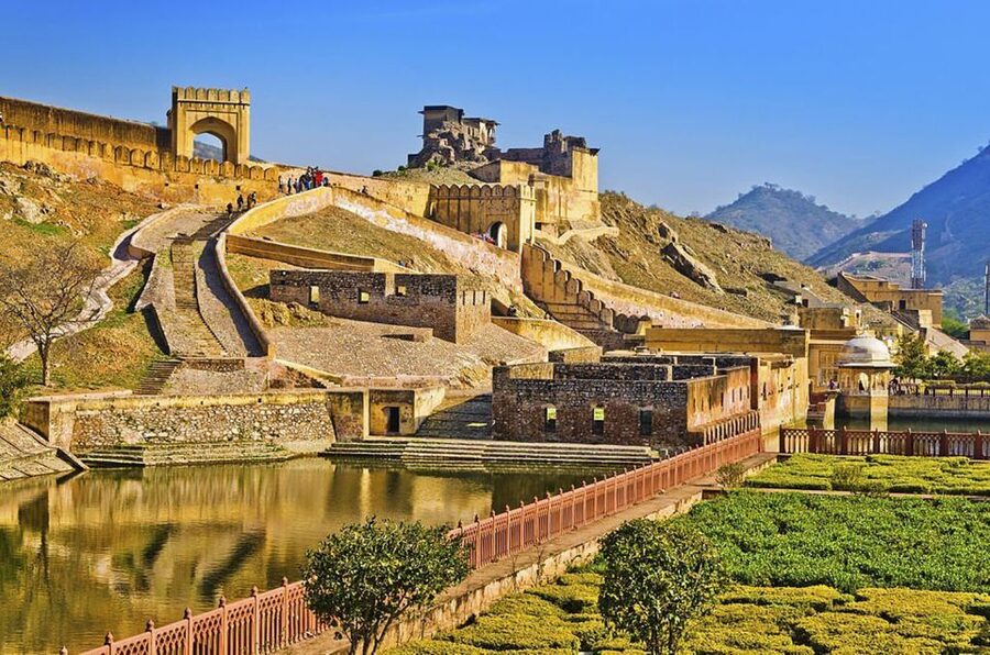 Jaipur: Amber Fort, Jal Mahal and Hawa Mahal Private Tour - Hawa Mahal: reading the Palace of Winds like a puzzle