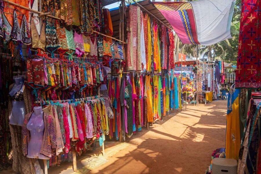 Jaipur: Amber Fort, Jal Mahal and Hawa Mahal Private Tour - City Palace Jaipur: palaces, courtyards, and Mughal-Minded Fusion