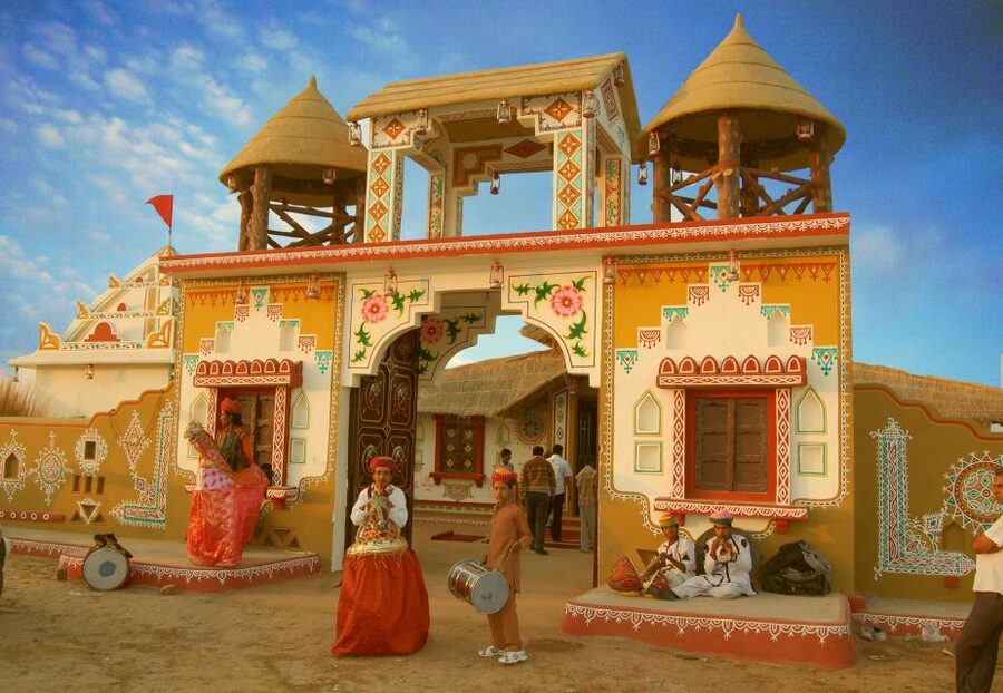 Jaipur: Chokhi Dhani with Private Transportation and Dinner - Jaipur to Chokhi Dhani by private car: the hassle-free part