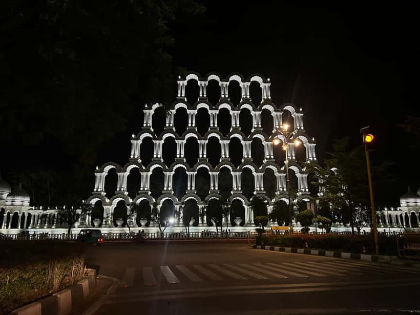 Jaipur: City Night Tour with Patrika Gate & Masala Chowk Tea - Patrika Gate and Toran Dwar: gate-hunting for the best night photos