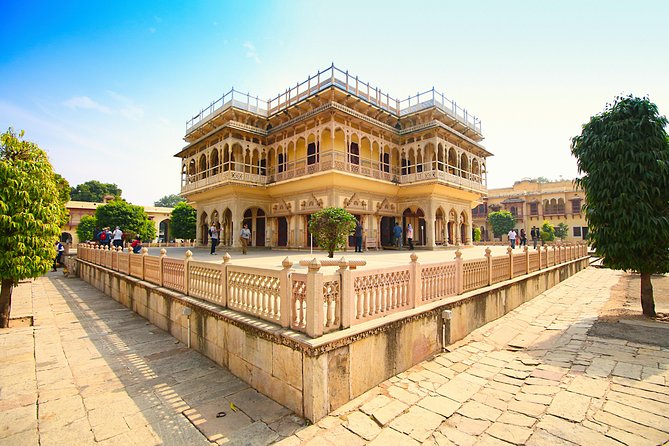 Jaipur City Palace, Hawa Mahal & Jantar Mantar Private Tour - Hawa Mahal: the Palace of Winds and the women’s quarters story