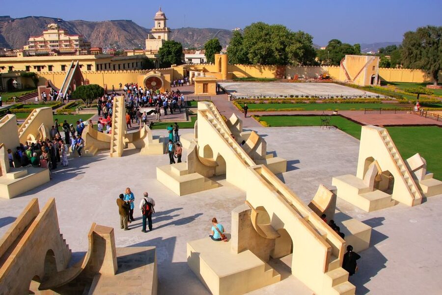 Jaipur City Tour: City Palace, Jantar, Hawa & Jal Mahal - Lunch at a Local Multi-Cuisine Spot: Eat Well Without Losing Time