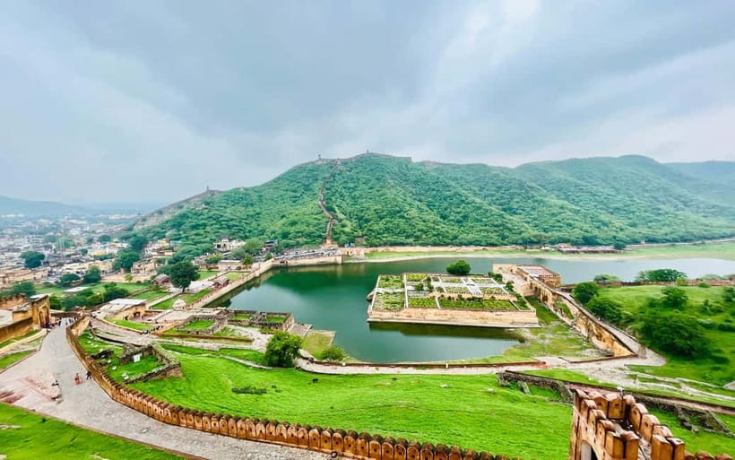 Jaipur: City Tour Full-Day Sightseeing with Guide - City Palace: where Mughal and Rajput styles meet