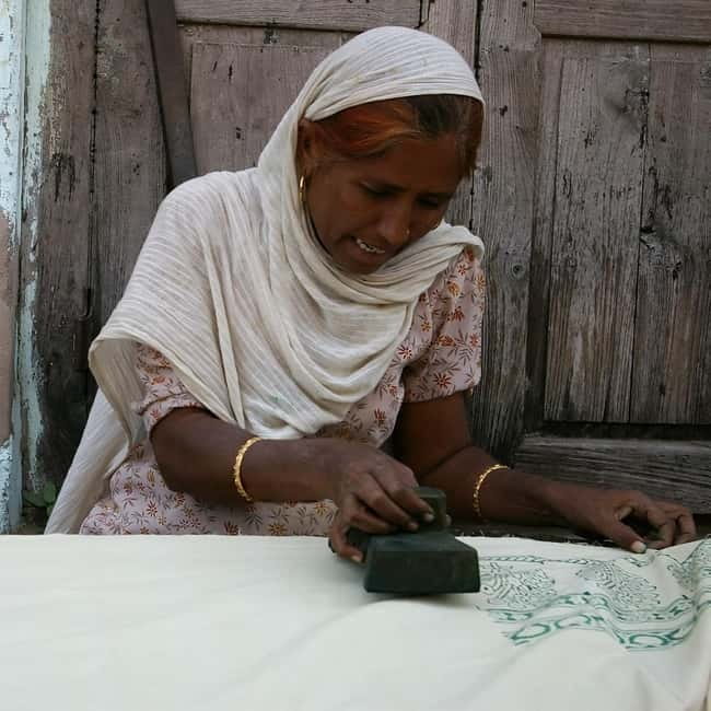 Jaipur: Cultural Tour with Artisan Craft Experiences - Henna art with a skilled artist: the detail work you can wear