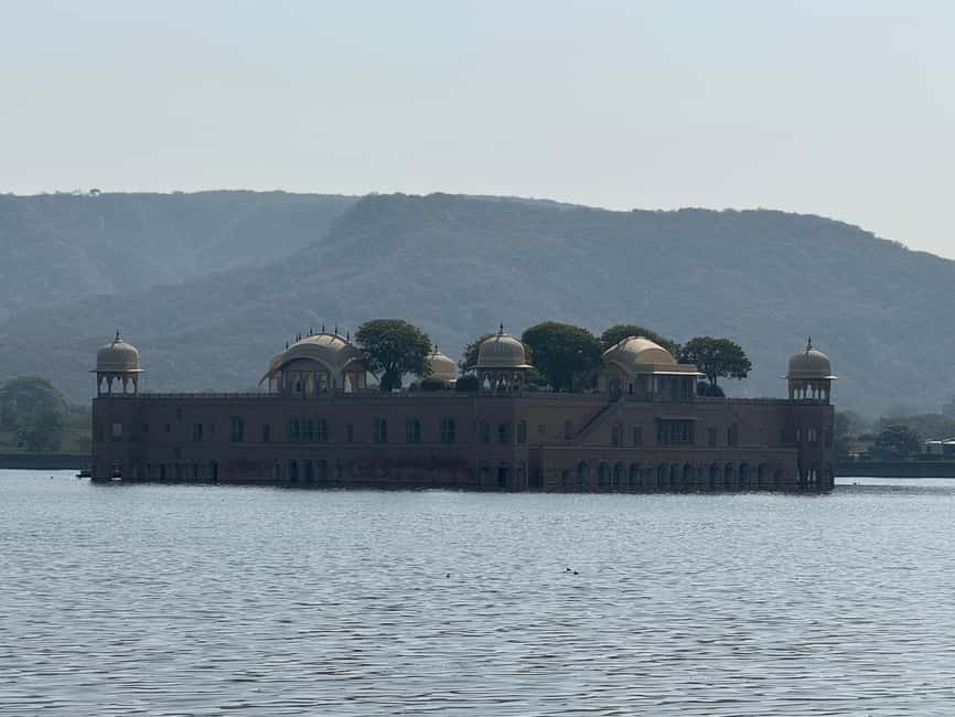 Jaipur: Full Day City Highlights Tour with Tour Guide - Hitting the city center: City Palace courtyards and Chandra Mahal