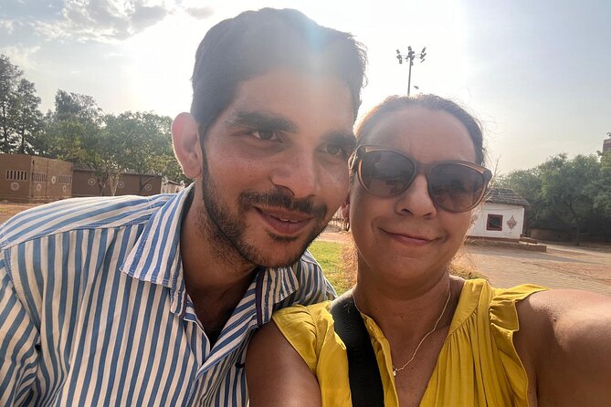 Jaipur Full-Day Motorbike Tour for Solo Female Travelers - From Patrika Gate to Jawahar Kala Kendra: Getting Your Jaipur Photos Right Early