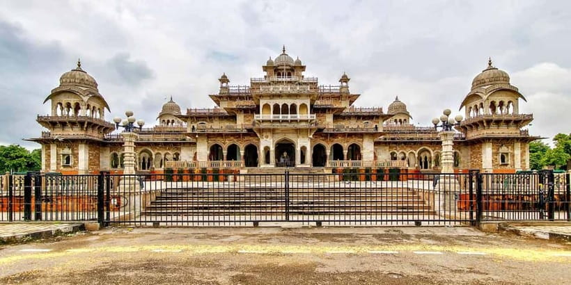 Jaipur: Full-Day Private Sightseeing Tour by Tuk Tuk - Gaitor Ki Chhatriyan: A Photo Stop With a Longer Pause