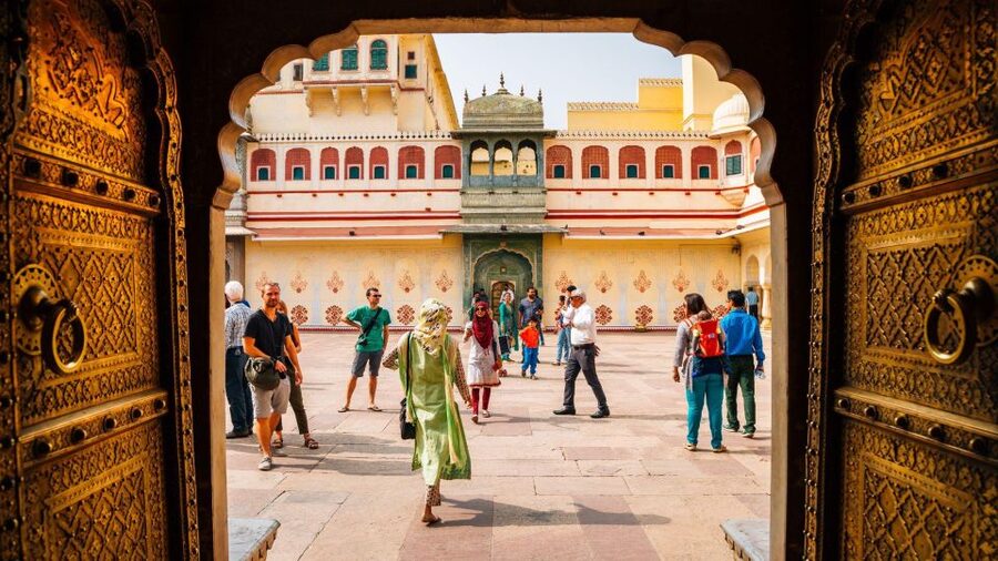 Jaipur: Full-Day Private Sightseeing Tour by Tuk Tuk - Amber Fort: The Fort-Walk That Feels Like a Royal Time Machine