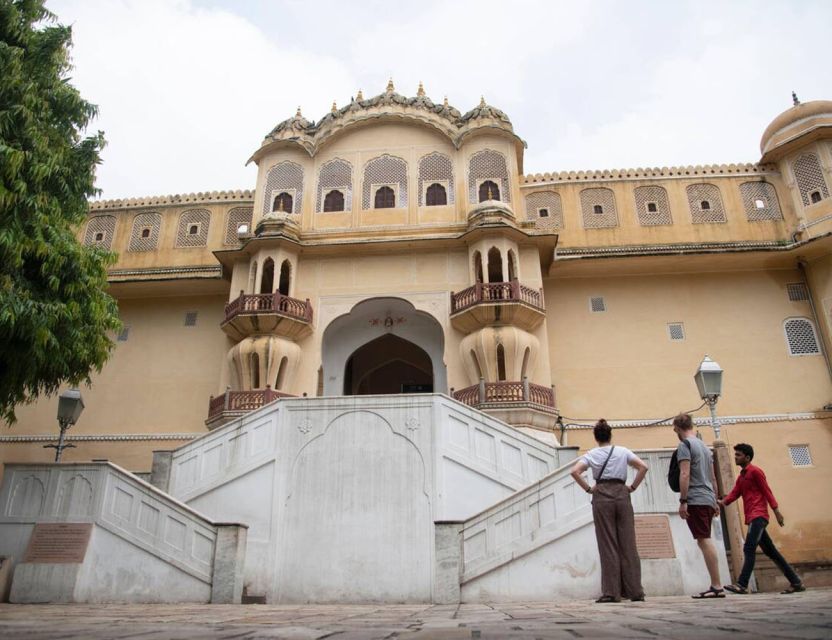 Jaipur: Full Day Sightseeing Tour By Car & Local Tour Guide - Lunch hour and a shopping stop that doesn’t feel touristy