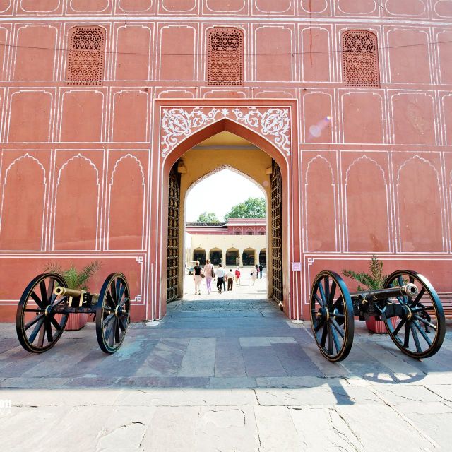 Jaipur: Half-Day Guided Sightseeing Tour with Flower Market - Hawa Mahal: quick looks that still feel satisfying