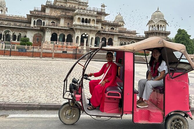 Jaipur Half-Day Heritage Tour by Women-Driven E-Rickshaw - Hawa Mahal and the quick architecture hit