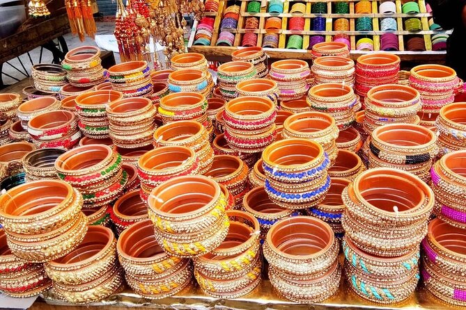 Jaipur Half-Day Shopping Tour with Hand Block Printing Class - Maniharo Ka Rasta and lac bangles: watching the ornaments take shape